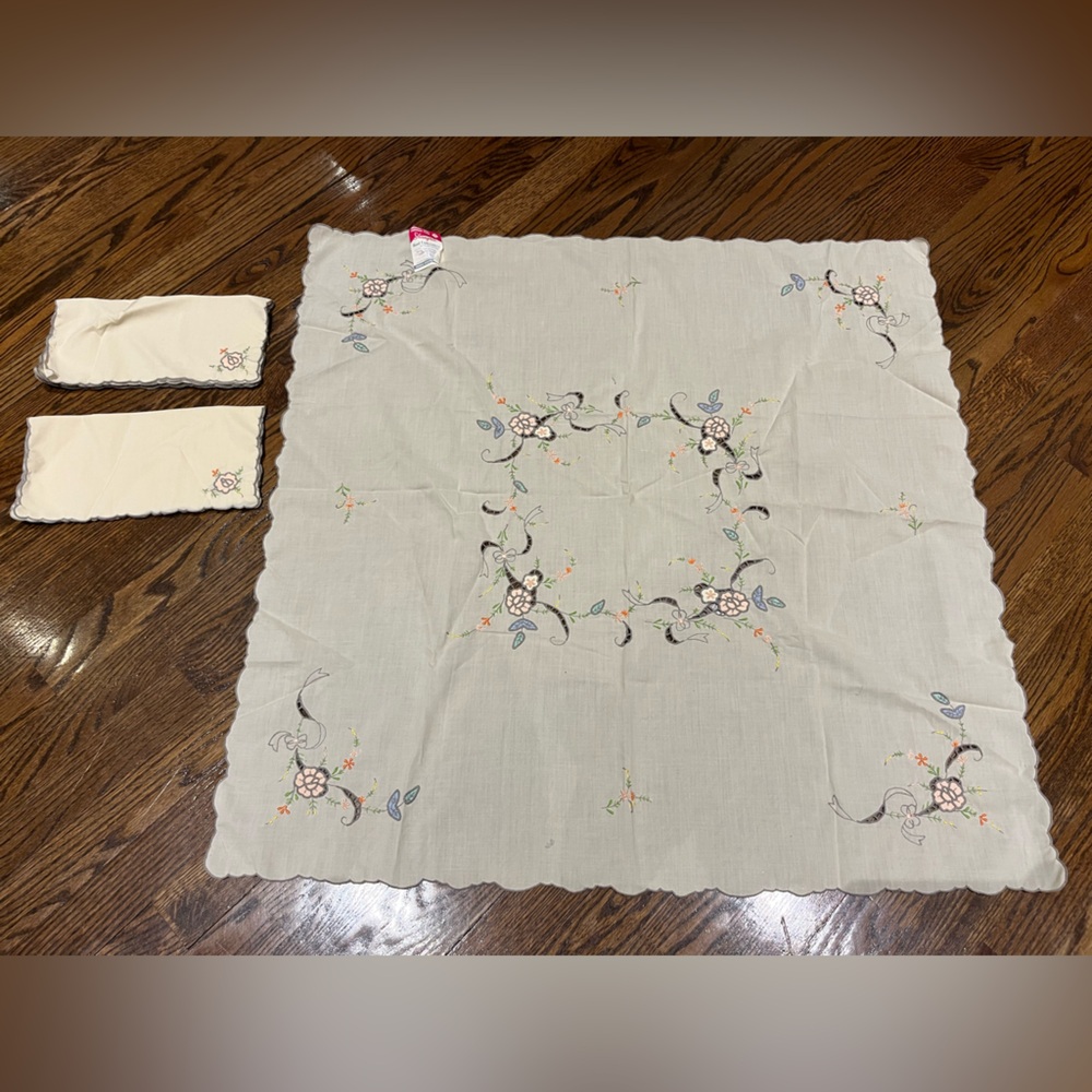 Embroidered Tablecloth and Napkins Set